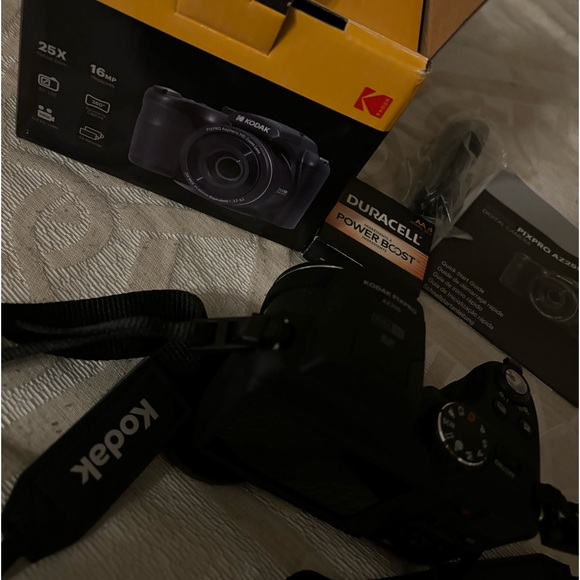 Like-New Kodak PixPro AZ255 Digital Camera - Picture 13 of 15